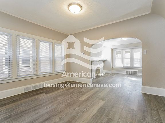 1593339_003_wm_-_living_room_13577636.jpg