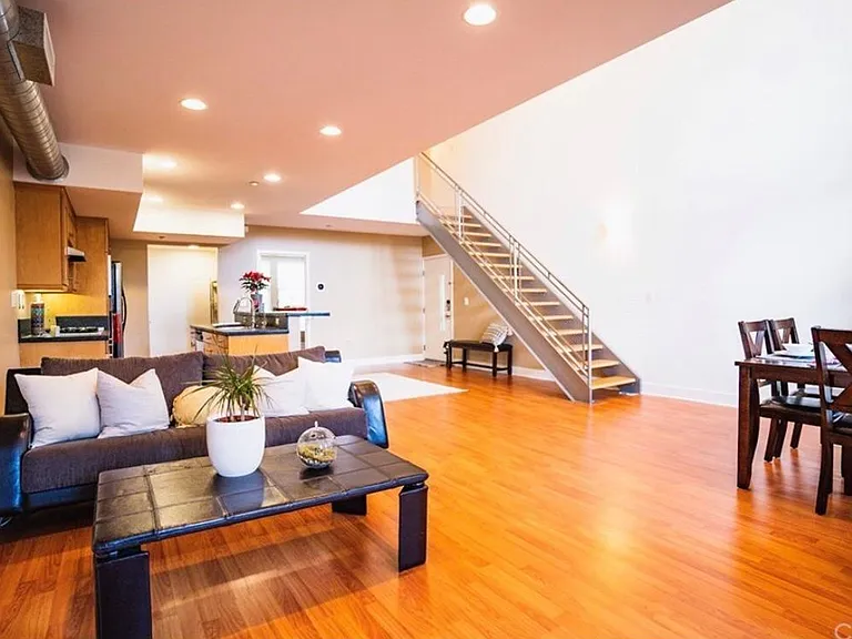 518 S Brea Blvd — Photo 3