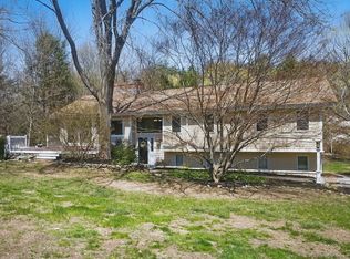 61 1/2 Heald St, Pepperell, MA 01463