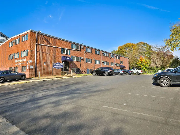 Wayne Court Apartments — Photo 28