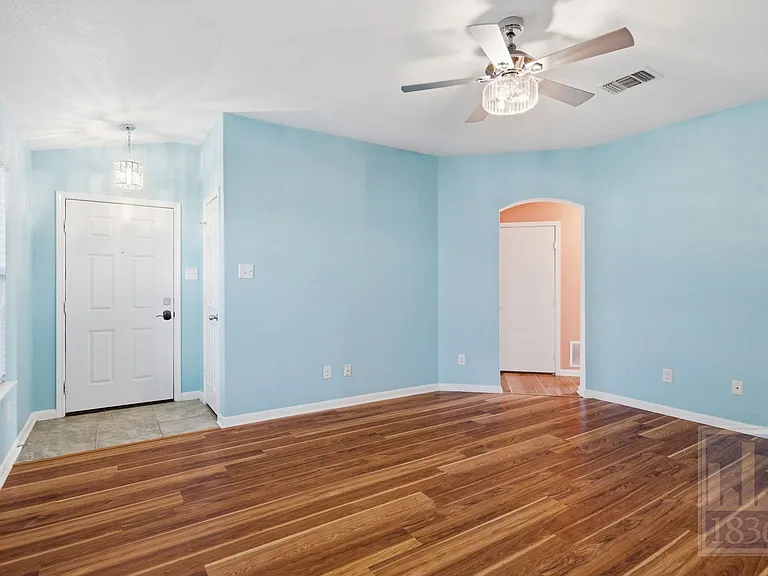 432 Thunderstorm Ave — Photo 2
