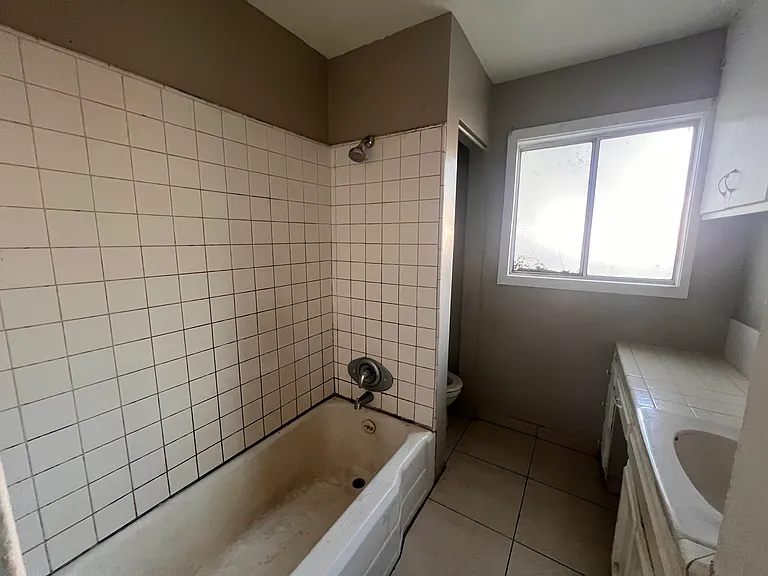 2810 Center St — Photo 4