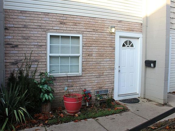 2nd image of 4 Poplar St APT 2