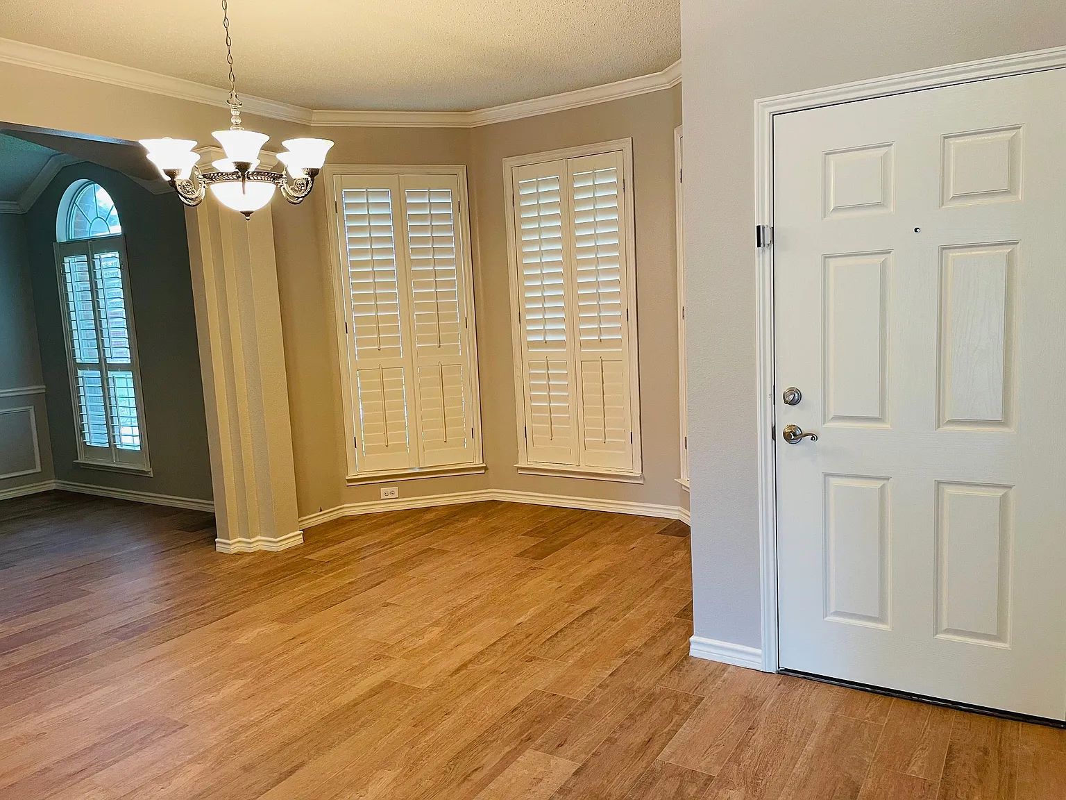 4 bed, 2218 sqft, $2,595 — Photo 2