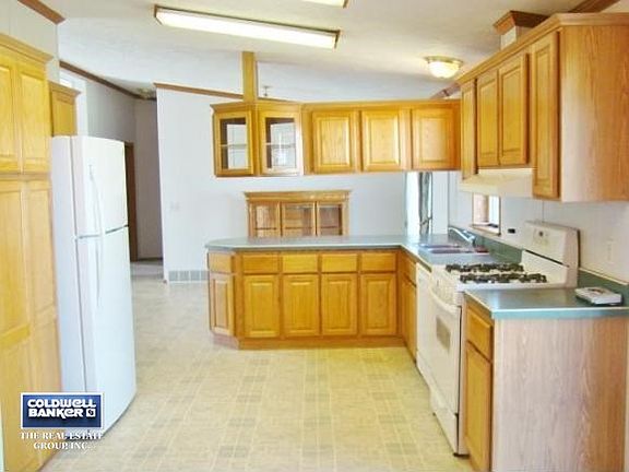 Large Bright Kitchen!