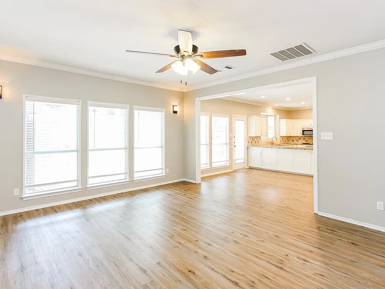 1804 Sandalwood Ln — Photo 6