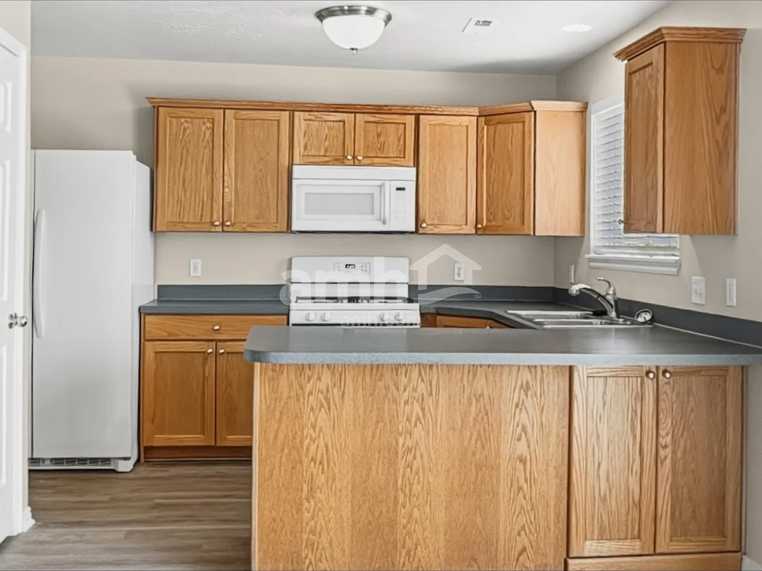 3 bed, 2.0 bath, 1399 sqft, $2,120 — Photo 4