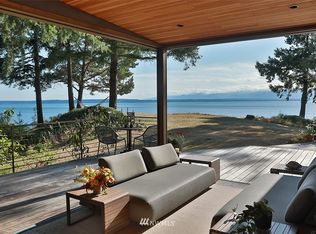 6798 Sills Rd, Clinton, WA 98236