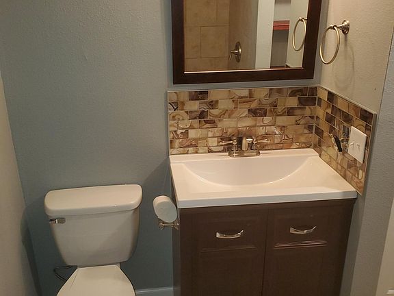 3rd image of 1008 W Lawson St