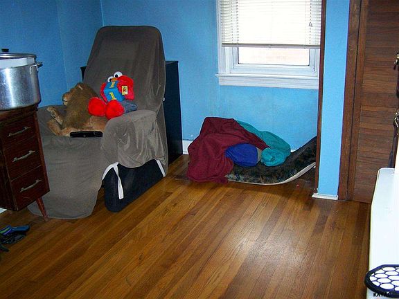 3rd image of 546 Bergman St