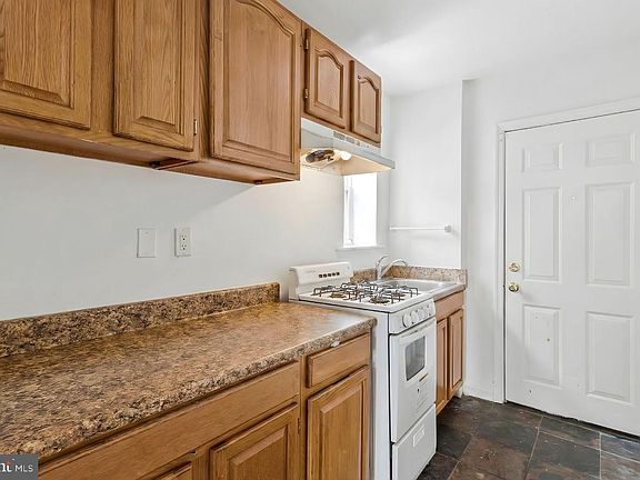 4th image of 145 Galveston Pl SW