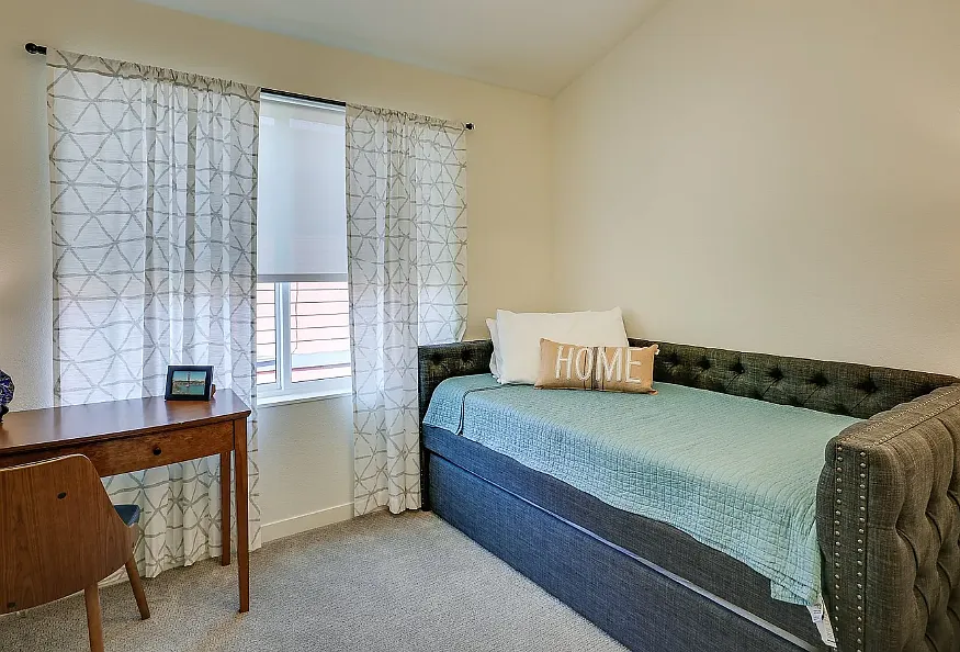 2 bed, 908 sqft, $2,200 — Photo 2