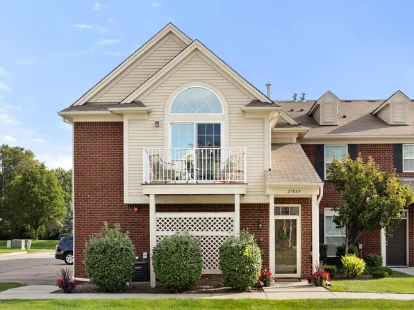27069 Carrington Pl, Harrison Township, MI 48045