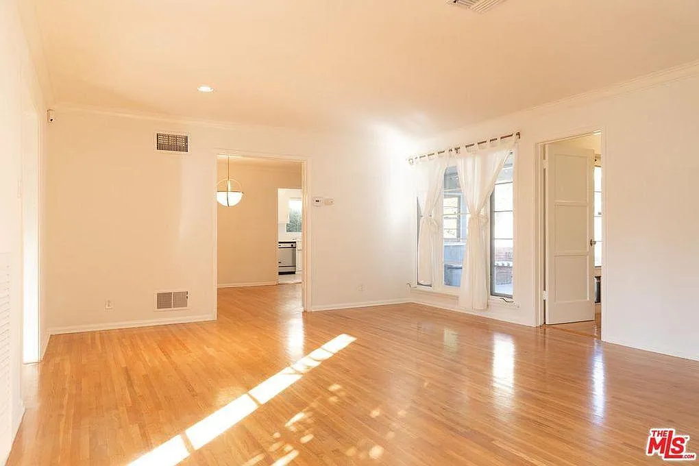 3 bed, 1645 sqft, $7,300 — Photo 3