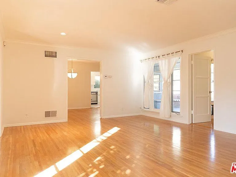 1240 Peck Dr — Photo 3