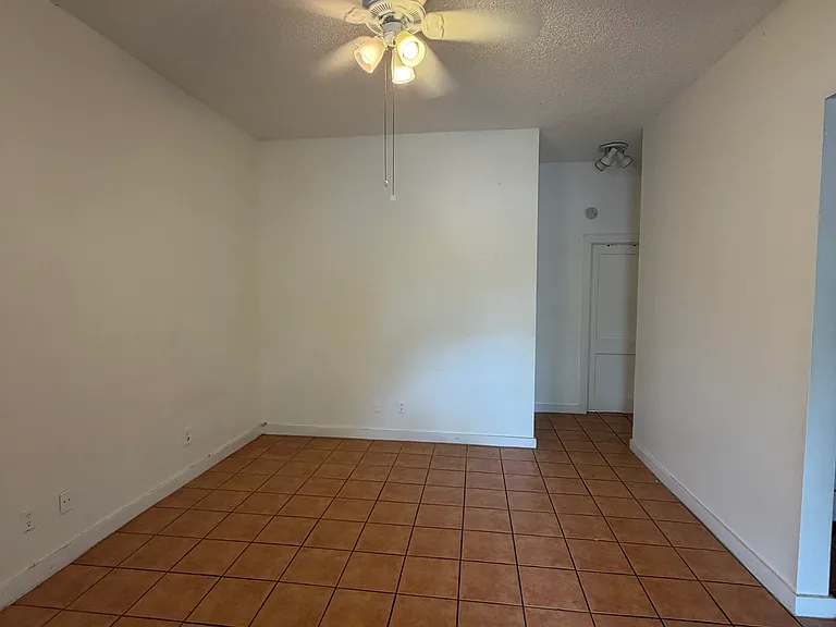 2406 Harris Ave — Photo 3