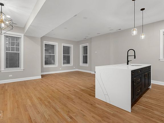 3rd image of 1525 N Wicker Park Ave APT 1
