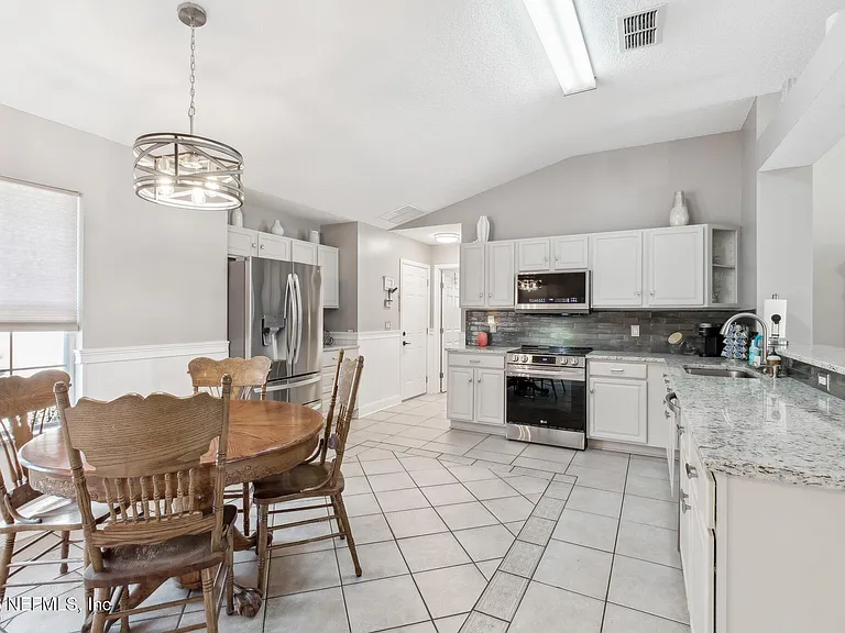 2683 Henley Rd — Photo 9