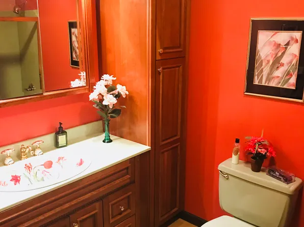 186 N Chestnut Ave, Clinton, IN 47842