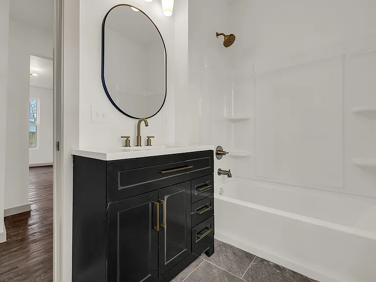 1017 W Newton St — Photo 13
