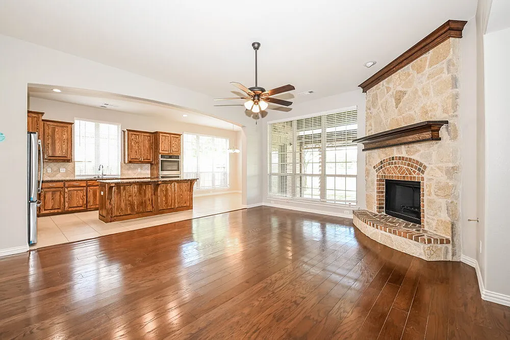 3 bed, 2.5 bath, 2370 sqft, $2,750 — Photo 3
