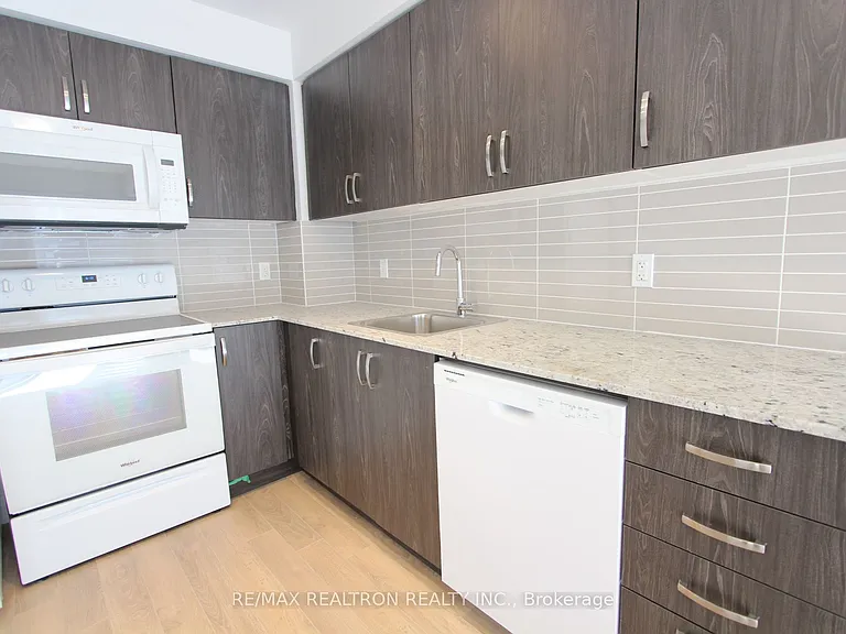 20 Meadowglen Pl #908 — Photo 6