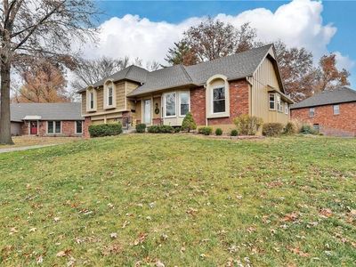 10042 Knox Dr, Overland Park, KS, 66212