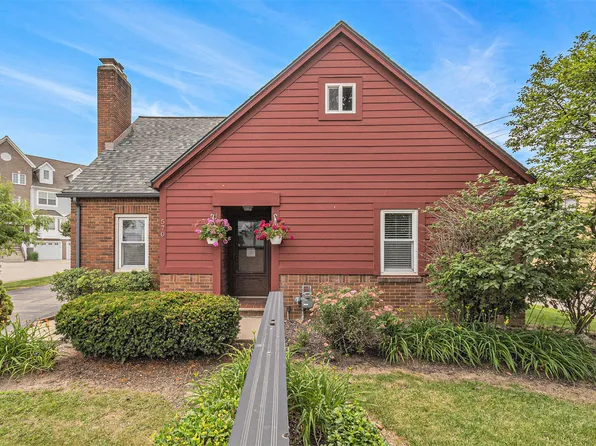 570 S Maple Rd, Ann Arbor, MI 48103