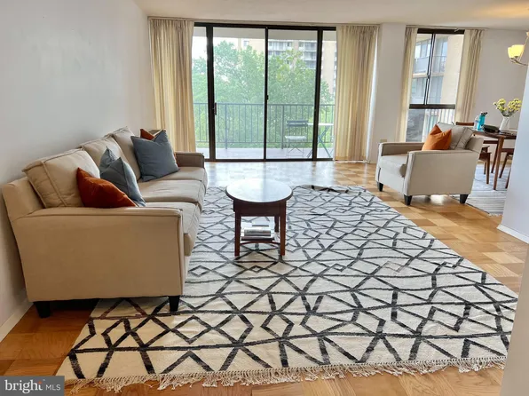 6100 Westchester Park Dr APT 718, College Park, MD 20740