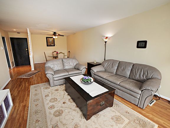 3rd image of 250 W Parliament Pl APT 206