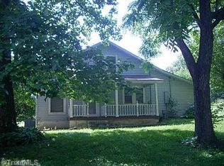 1419 Dodgetown Rd, Walnut Cove, NC 27052