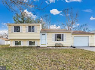 10237 Peanut Mill Dr, Gaithersburg, MD 20882