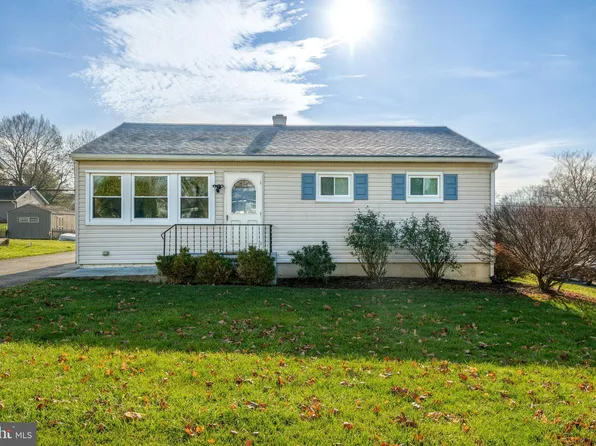 1926 Blue Ridge Dr, Lancaster, PA 17603