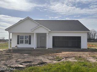 27 Delta Dr, Parkton, NC 28371