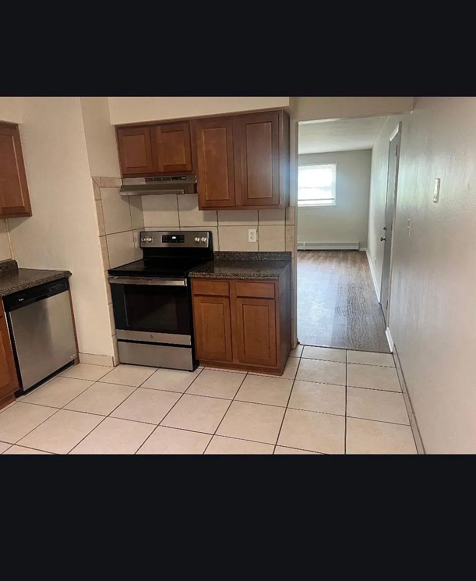 2 bed, $875 — Photo 1