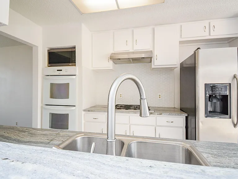 4906 E Orem Dr — Photo 5