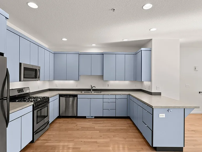3220 N Michigan Ave — Photo 10