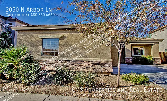 2050 N Arbor Ln — Photo 2