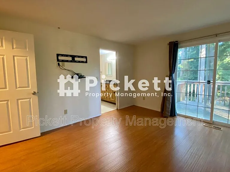 7293 Pheasant Cir NE — Photo 18