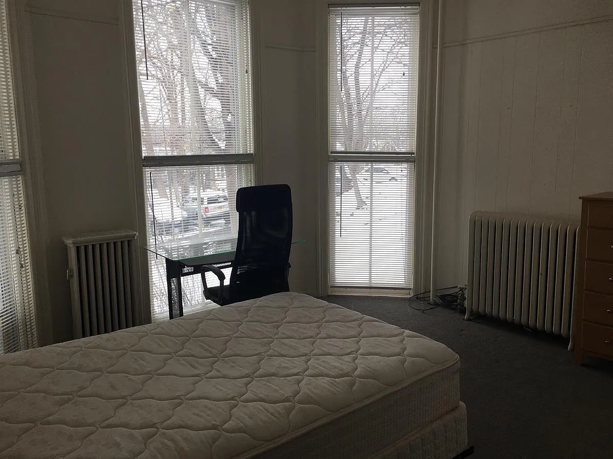 105 Dewitt Pl — Photo 3