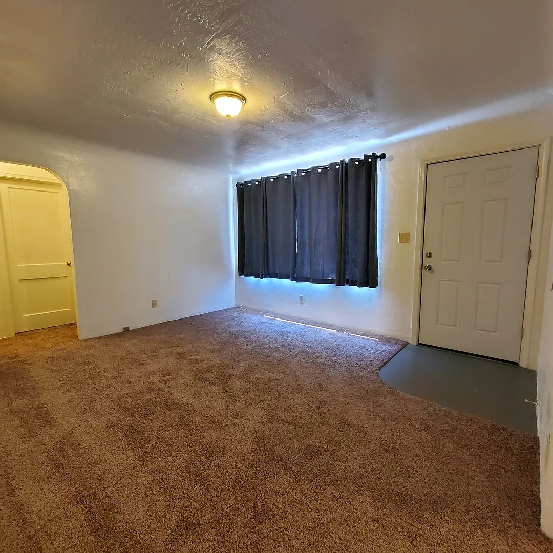 Cozy 2 Bed, 1 Bath Home close to Burkhart park!! — Photo 4
