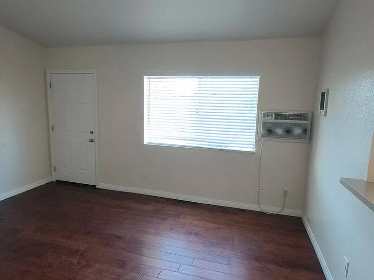 4084 Oregon St — Photo 3