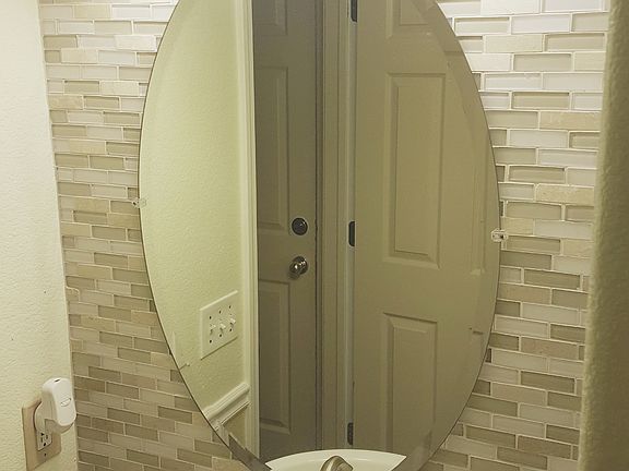 1/2 Bathroom 