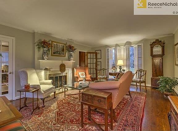 4th image of 849 W 52nd Ter