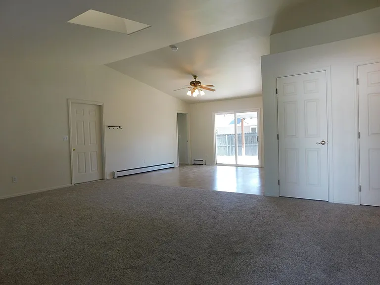 579 Darby Dr — Photo 4