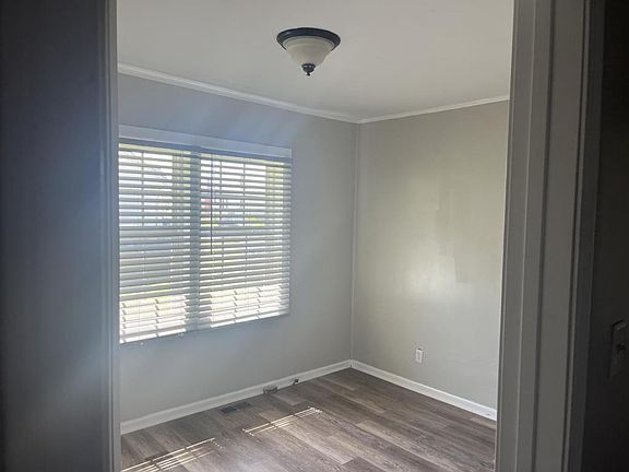 5th image of 106 Penn Pl