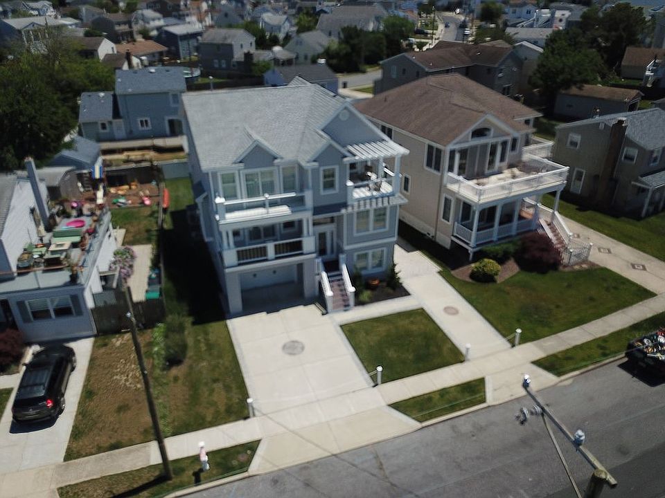 2nd image of 829 W Shore Dr