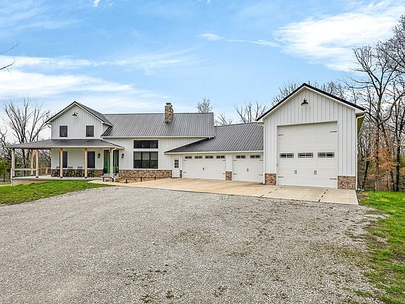 4th image of 867 Thorpe Road