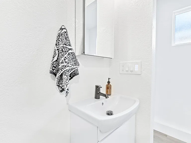 1081 Evans Ave #1 — Photo 17