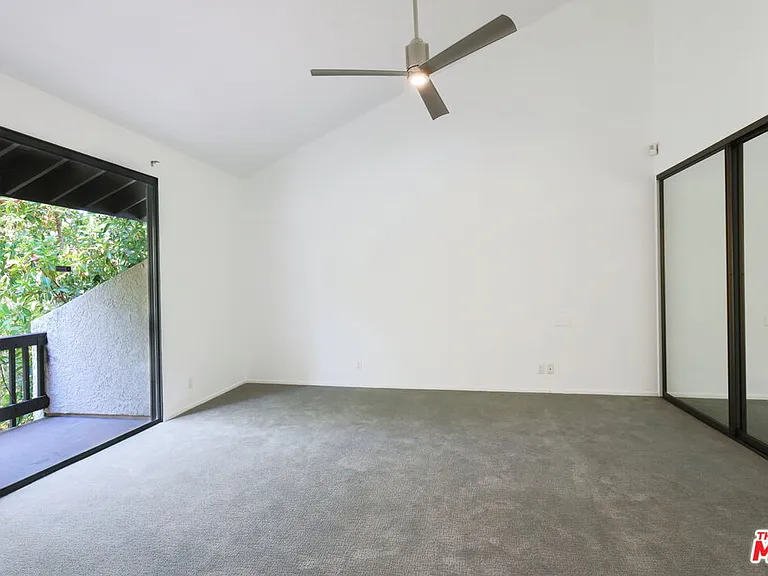 21821 Burbank Blvd #151 — Photo 29
